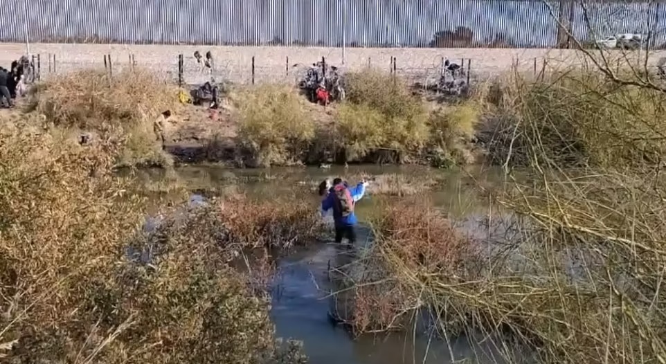 Rare Migrants Footage Shows Catch to 'The Beast' Train to US 4