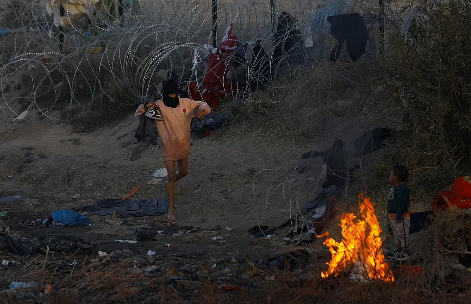 Rare Migrants Footage Shows Catch to 'The Beast' Train to US 7