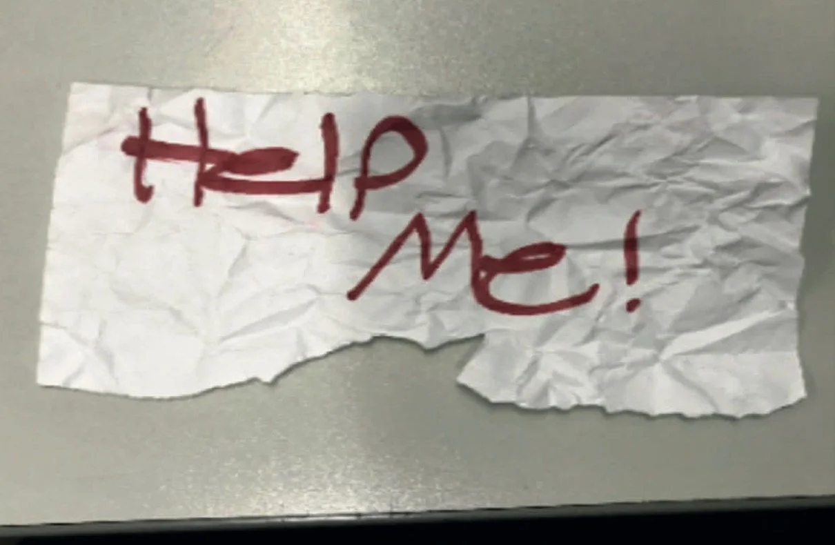 13 Year Old Girl Rescued After 'help Me' Sign Captures Kidnapper