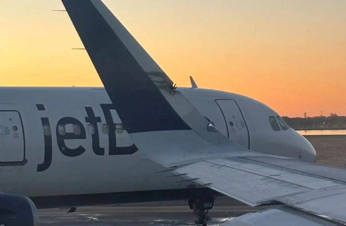 2 JetBlue Planes Collision at Boston Logan Airport