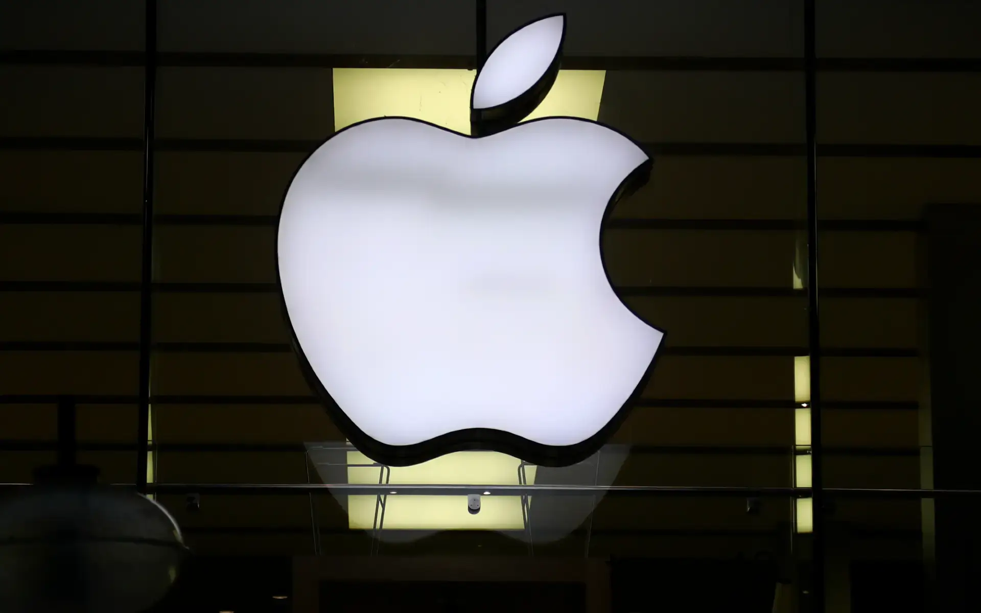 DOJ says Apple is using unfair tactics to maintain monopoly on smartphone market
