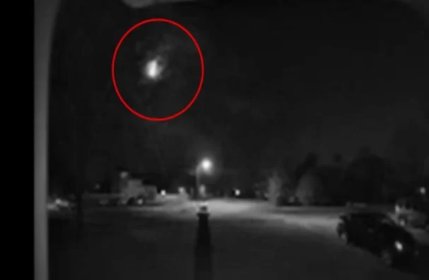 New Jersey sky lit up with fireball after Eclipse and Earthquake